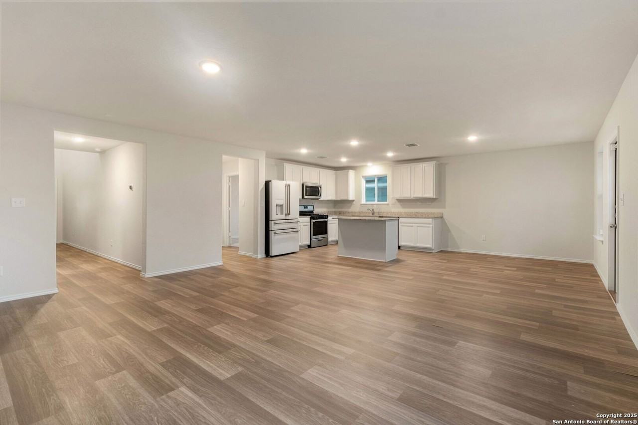 7328 Littlefoot Ln - Photo 4 of 20