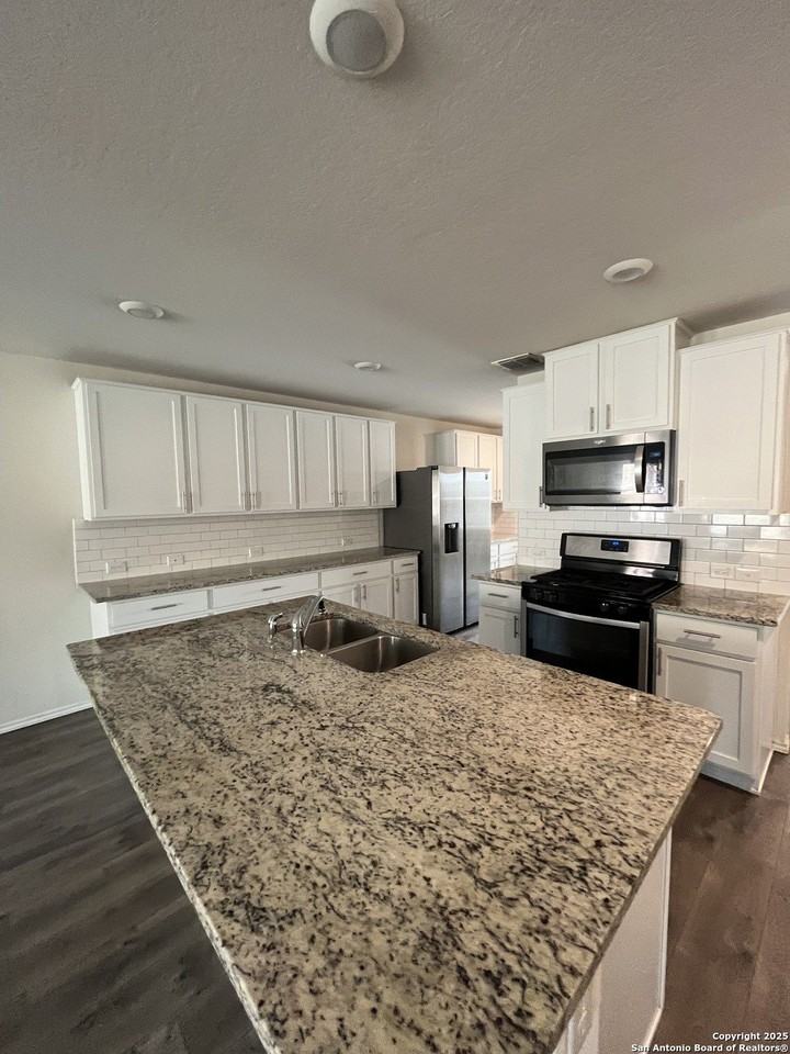 6218 Tadpole Blf - Photo 3 of 23