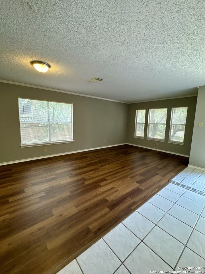 216 Newrock Crk - Photo 5 of 31