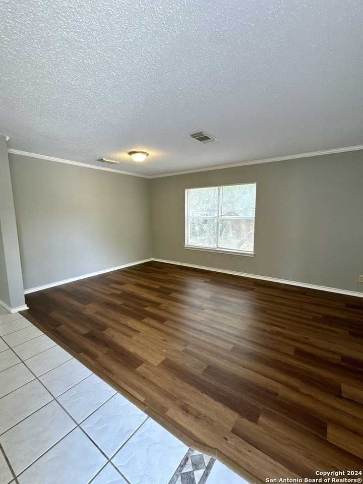 216 Newrock Crk - Photo 6 of 31