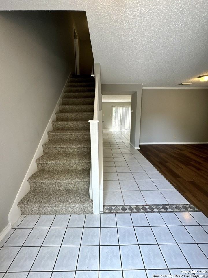 216 Newrock Crk - Photo 7 of 31