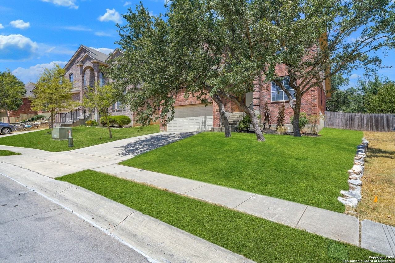 20418 Cliff Park Lane - Photo 3 of 37