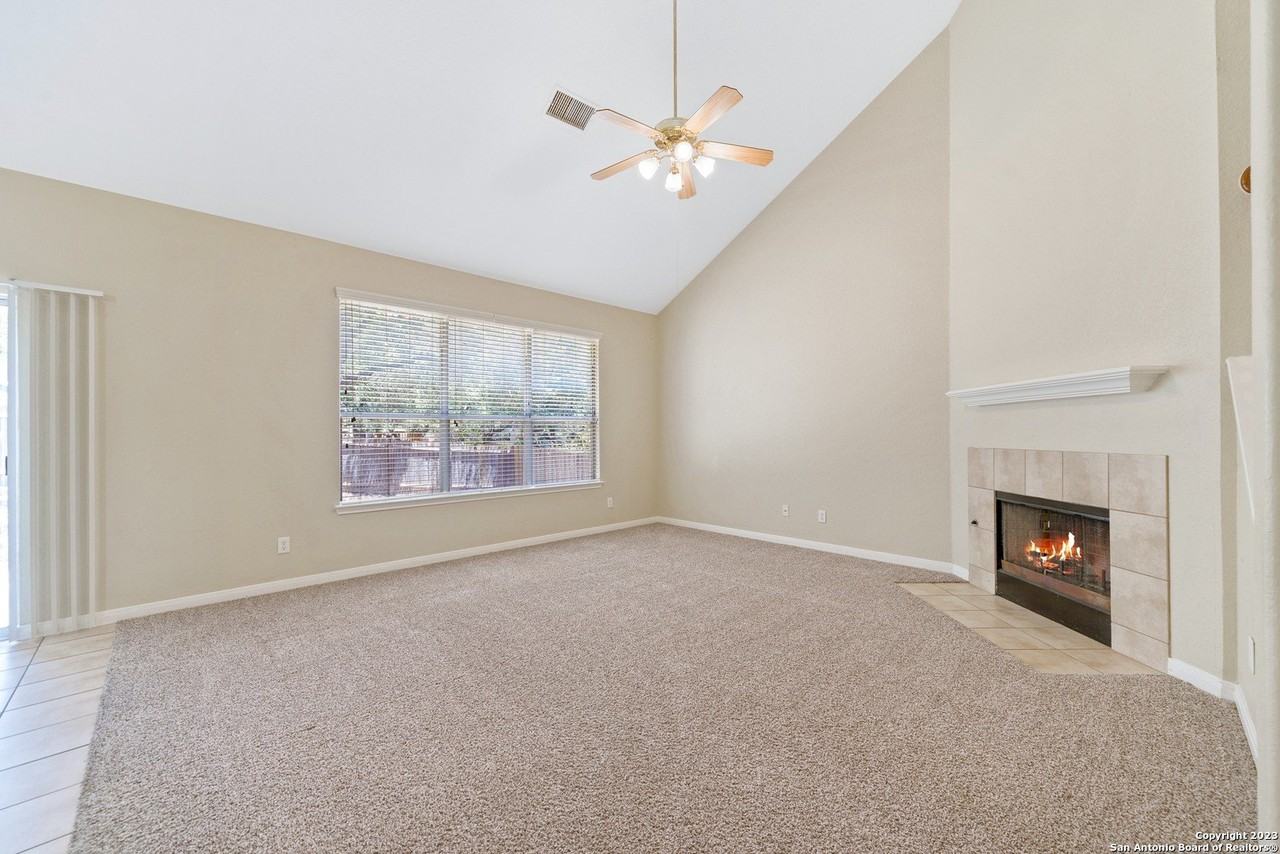 20418 Cliff Park Lane - Photo 6 of 37