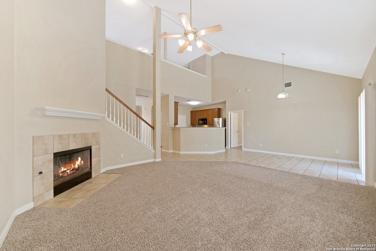 20418 Cliff Park Lane - Photo 7 of 37