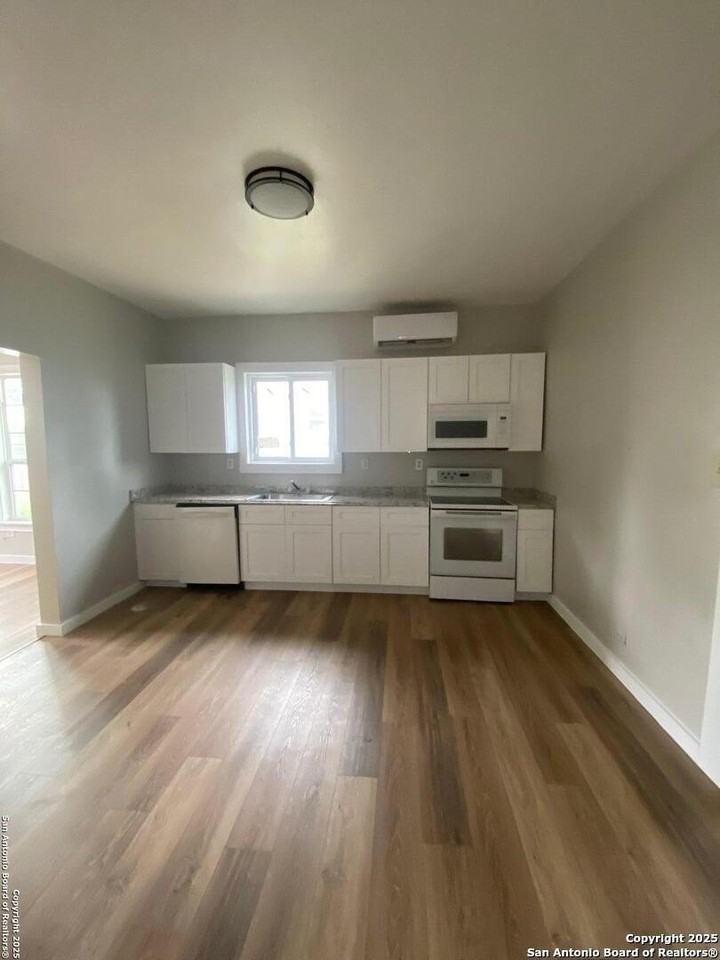 143 East Baylor Street - Photo 3 of 8