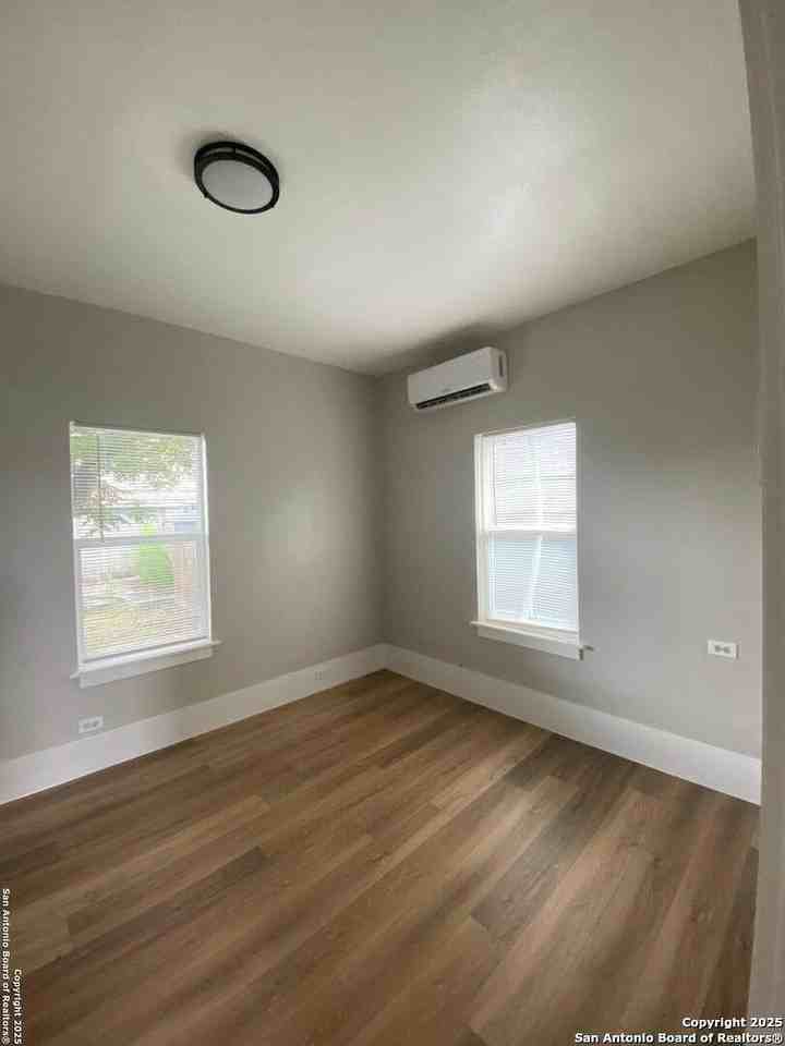 143 East Baylor Street - Photo 5 of 8