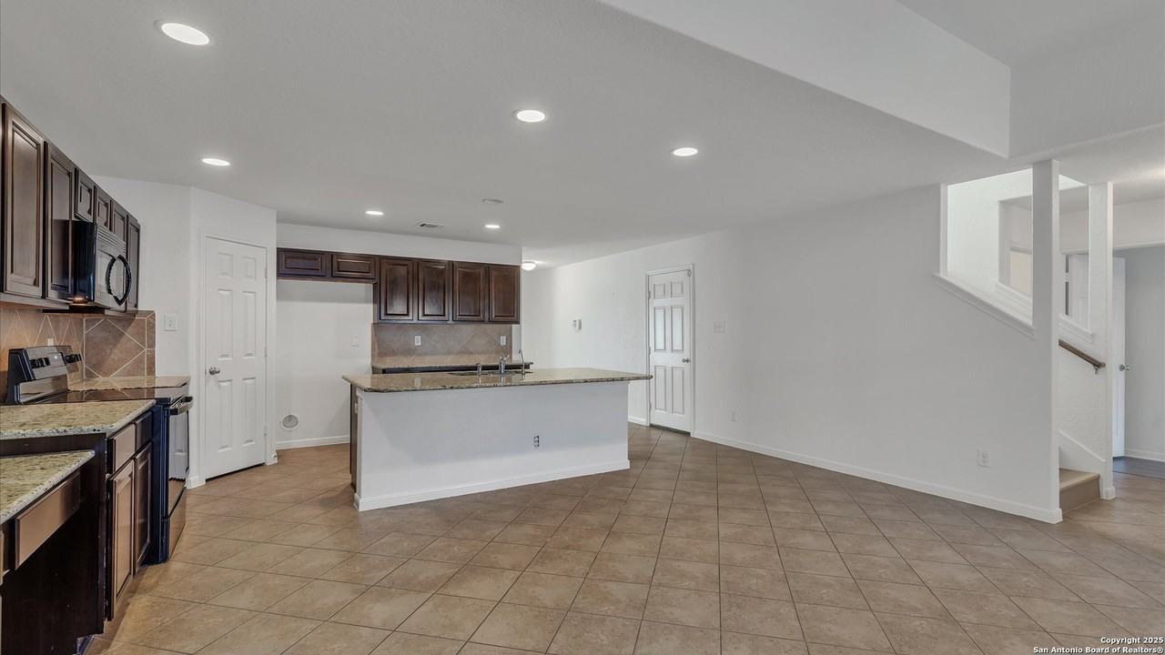 4006 Shervin Way - Photo 3 of 24