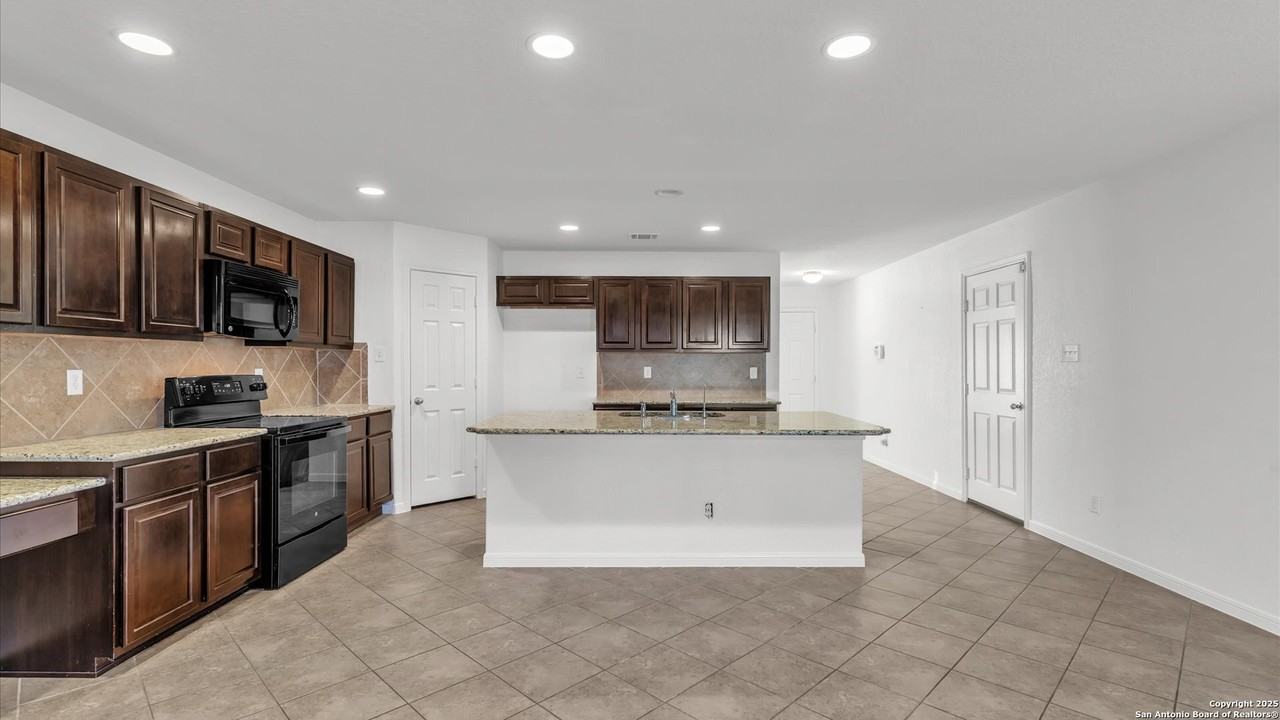 4006 Shervin Way - Photo 4 of 24