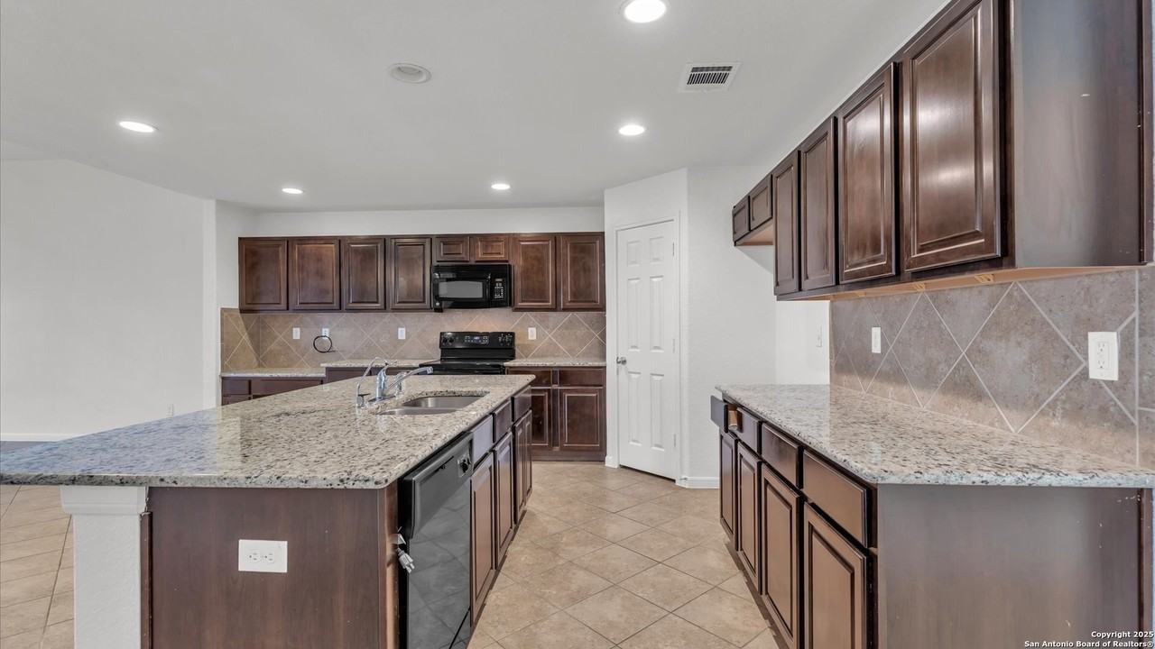 4006 Shervin Way - Photo 5 of 24