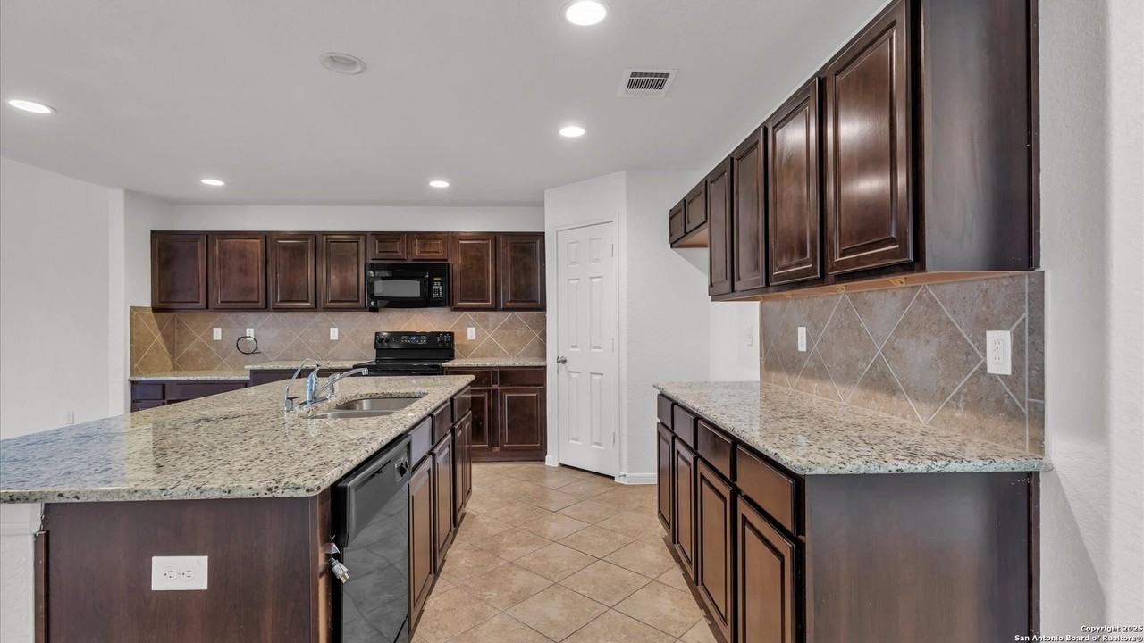 4006 Shervin Way - Photo 6 of 24