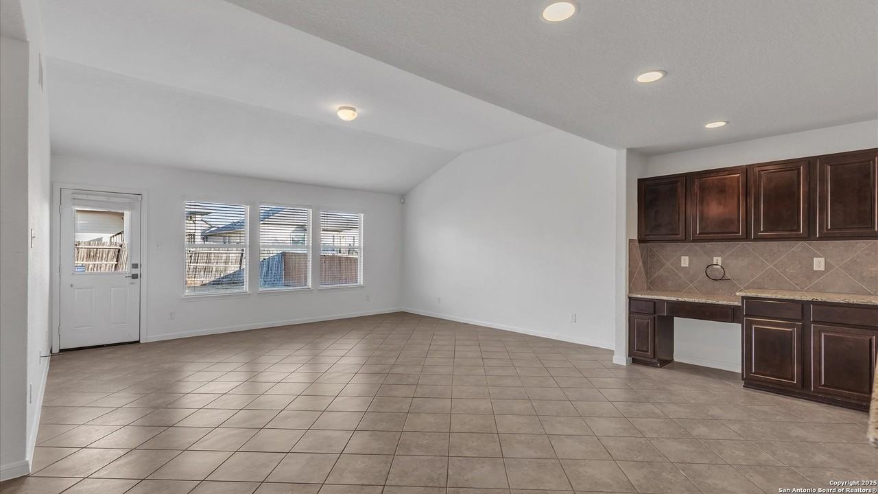 4006 Shervin Way - Photo 7 of 24