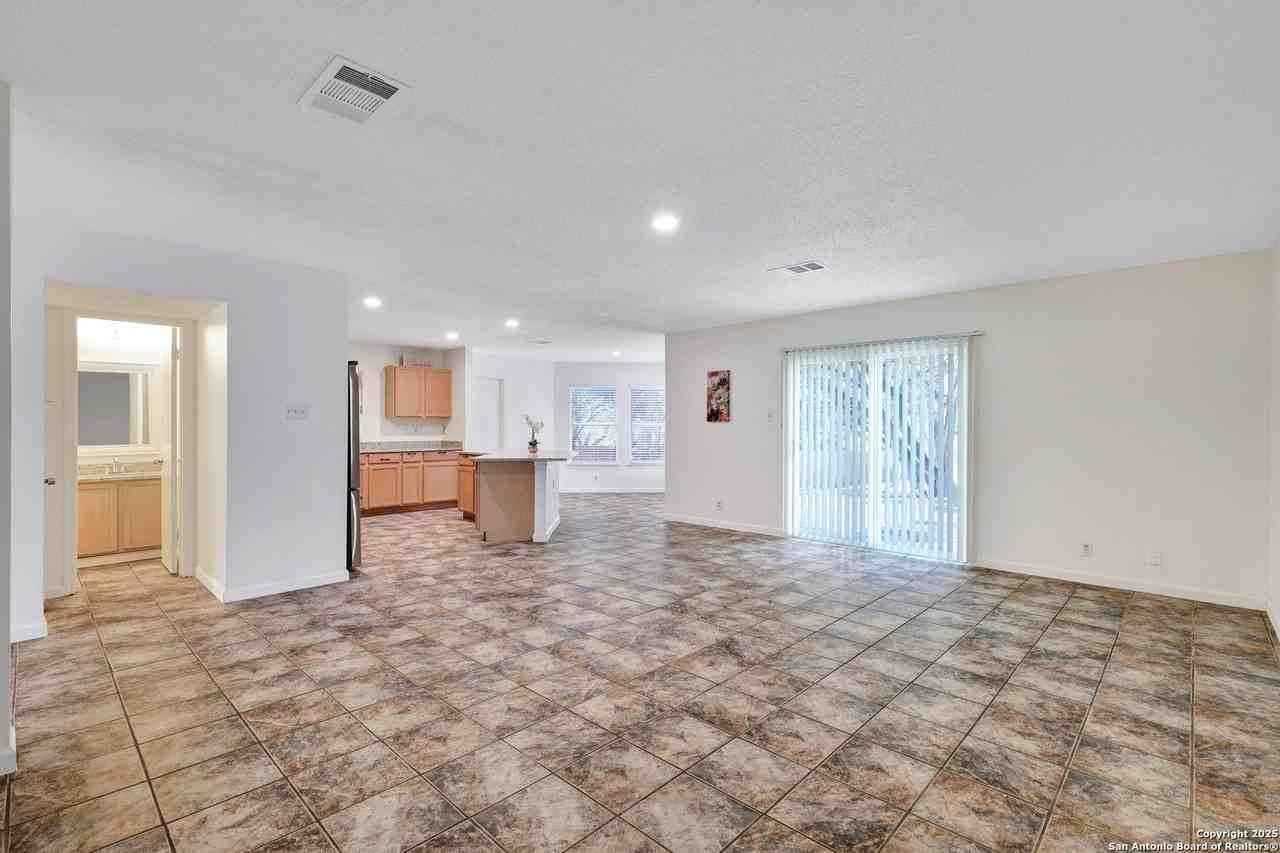 10211 Windstone Creek - Photo 7 of 34