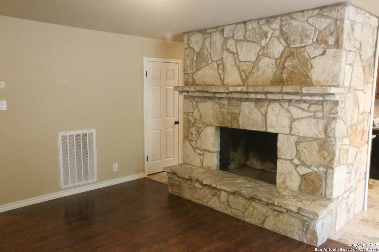 4918 Tiffany Ln - Photo 3 of 18