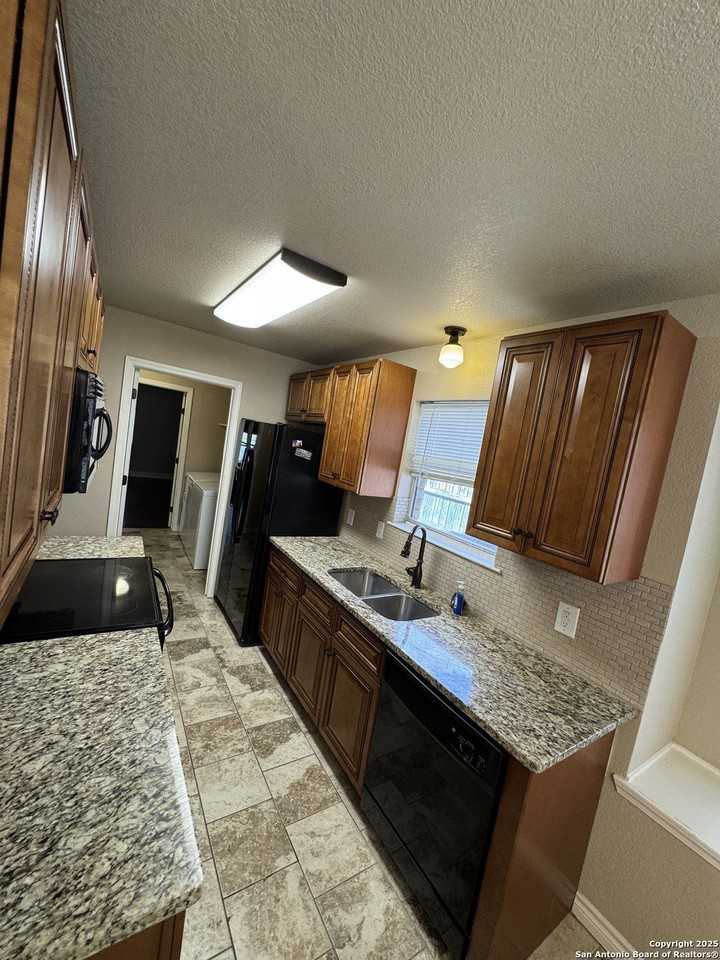 4918 Tiffany Ln - Photo 6 of 18