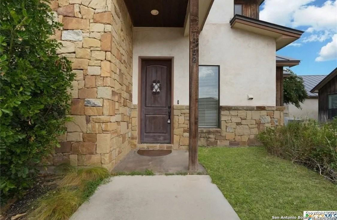 1752 Gruene Vineyard Xing - Photo 3 of 37