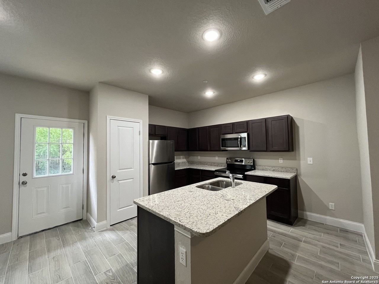 7409 Savannah Brks - Photo 6 of 27