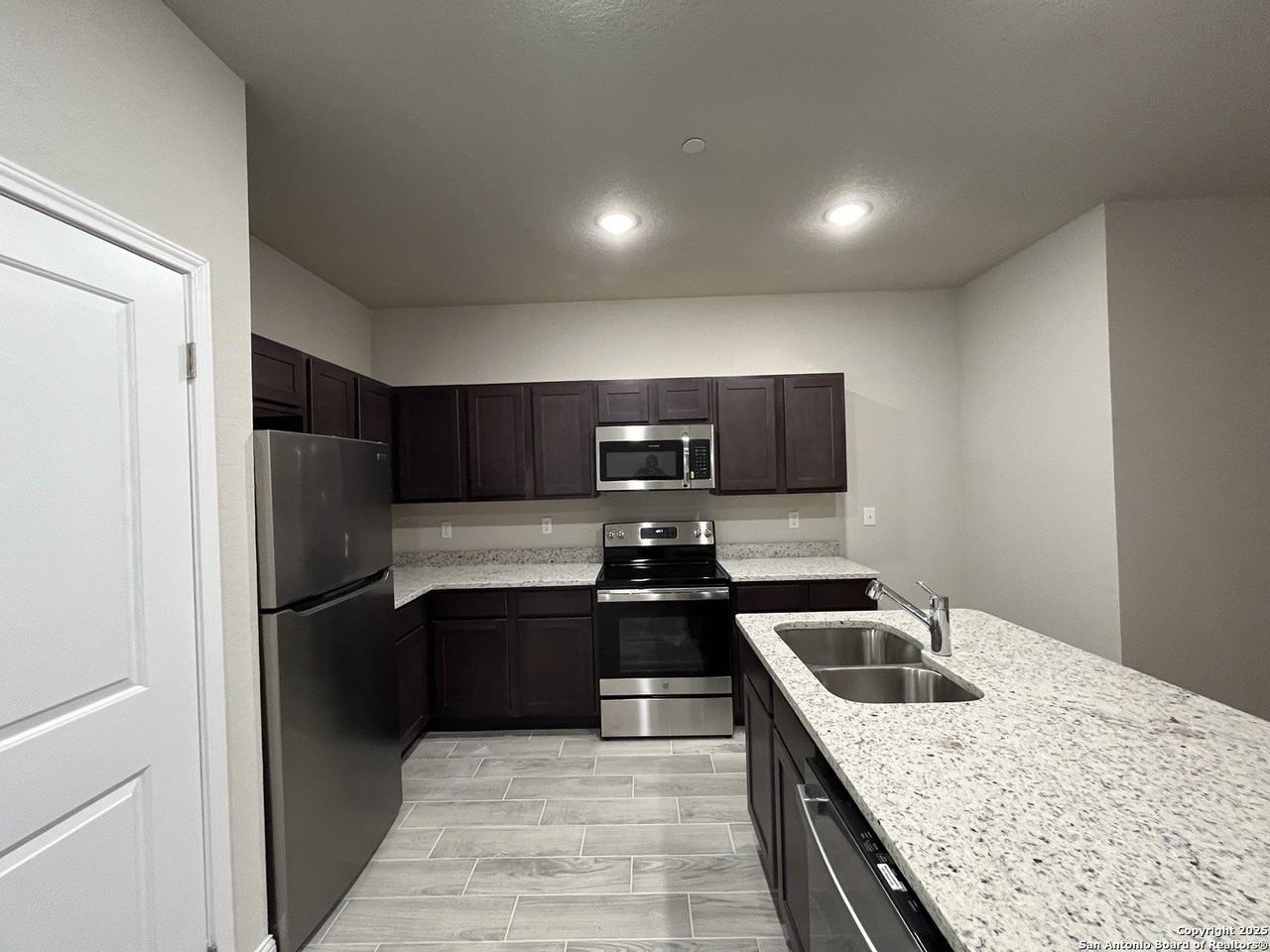 7409 Savannah Brks - Photo 7 of 27