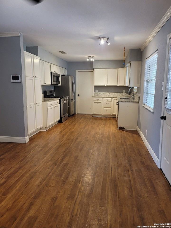 5711 Prentiss Drive - Photo 7 of 38