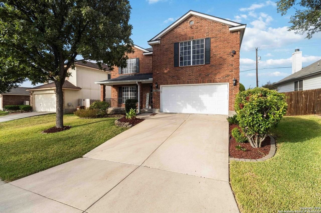 5207 Wood Glen Drive - Photo 3 of 39