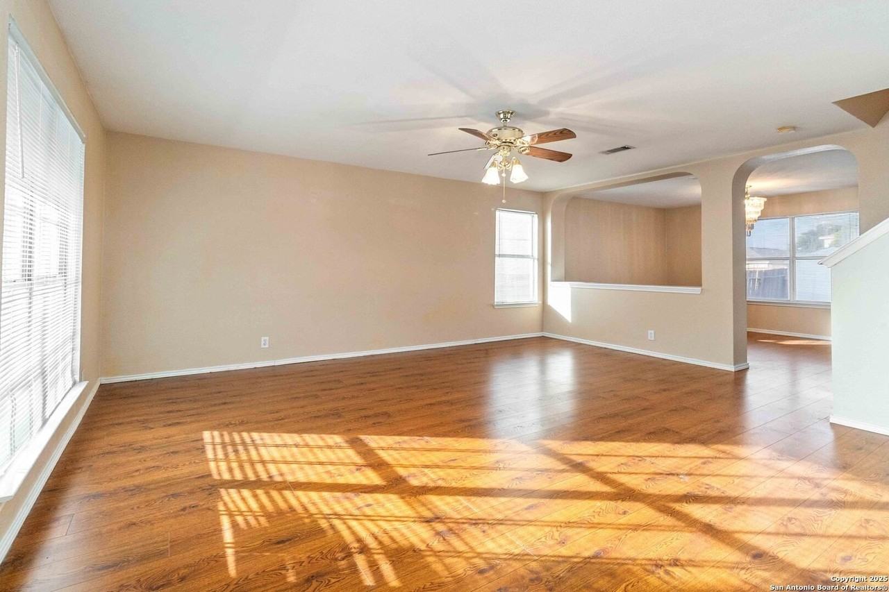 5207 Wood Glen Drive - Photo 4 of 39