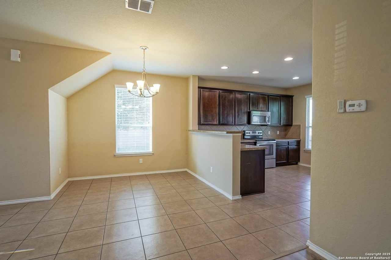 3726 Coyote Crk - Photo 7 of 28