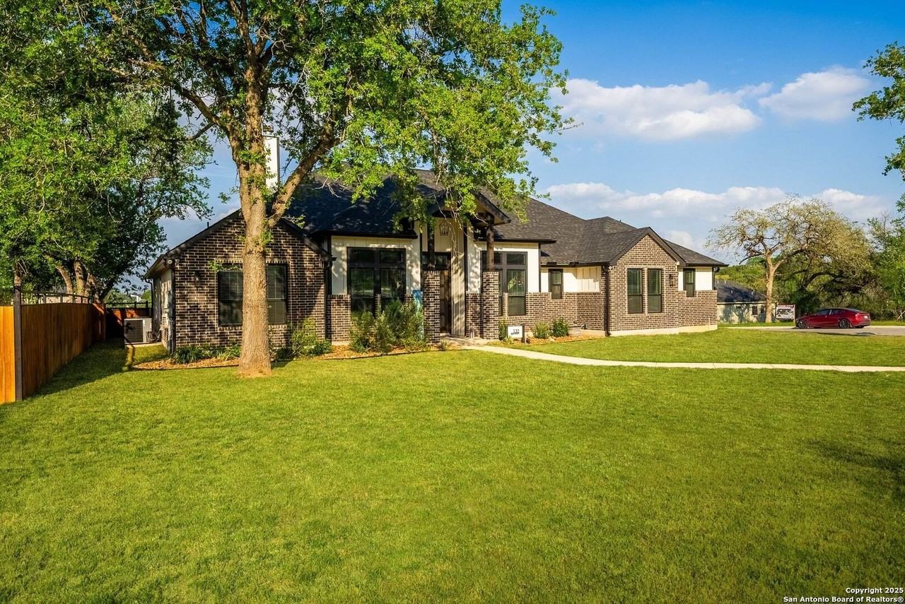 132 Ash Pkwy - Photo 2 of 50