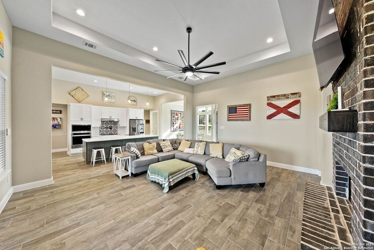 132 Ash Pkwy - Photo 4 of 50