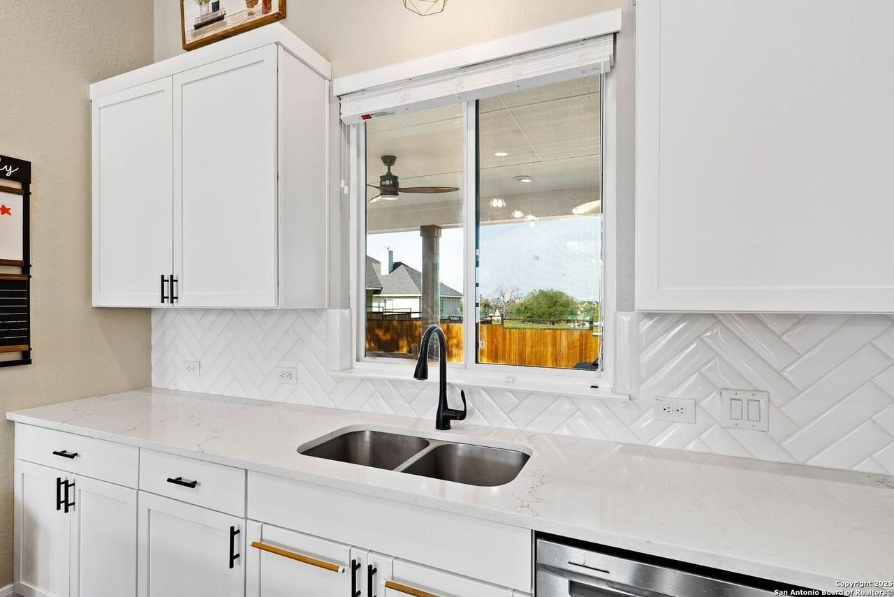 132 Ash Pkwy - Photo 6 of 50