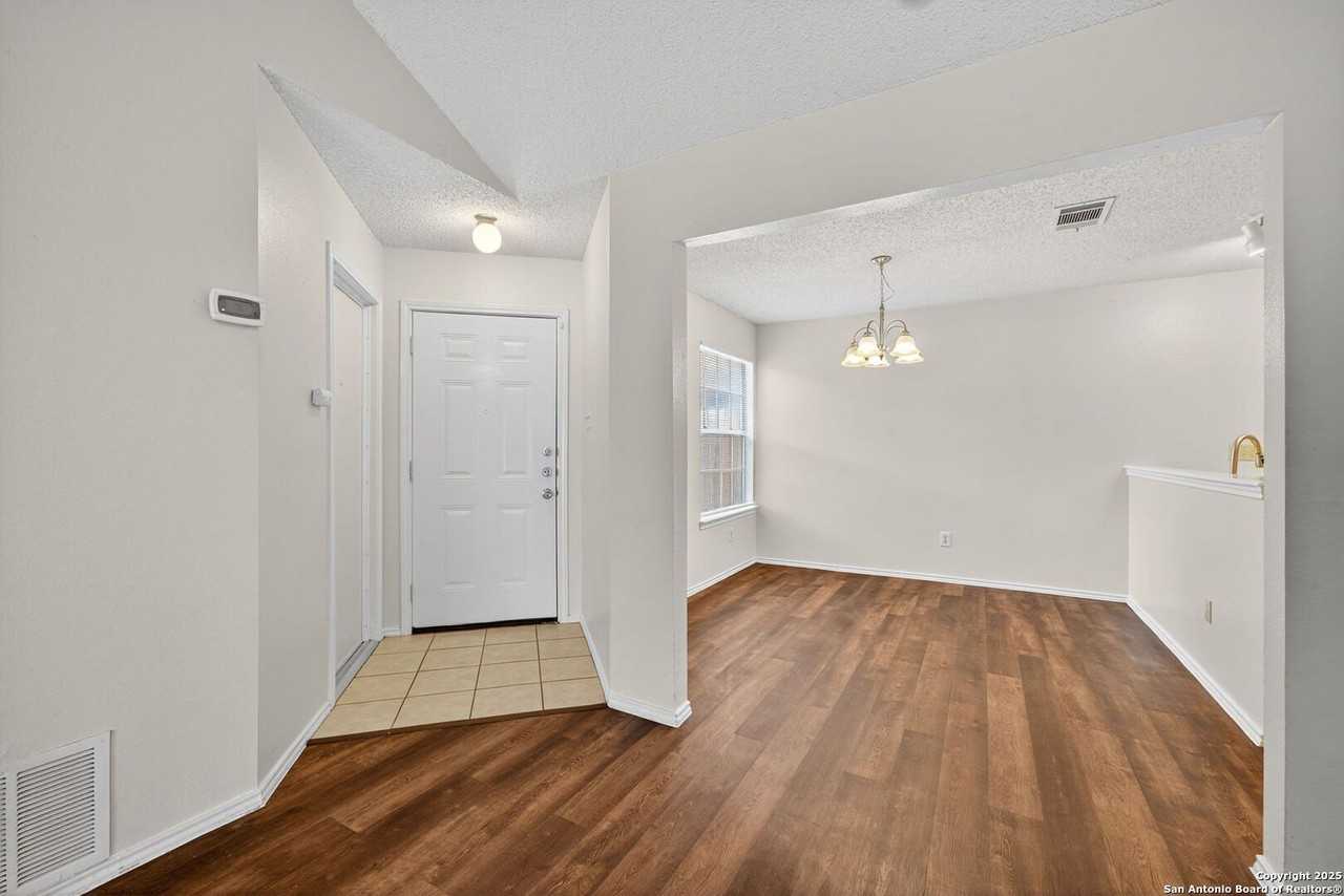 7272 Hardesty - Photo 6 of 26