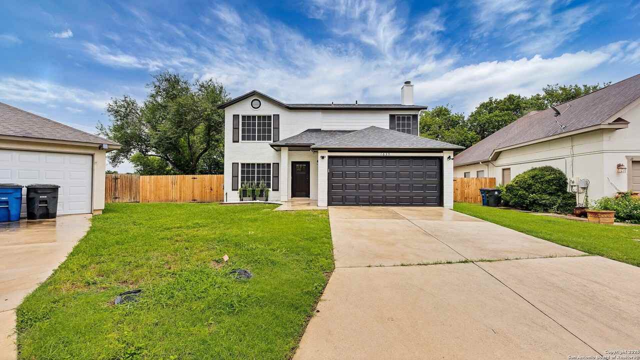 1635 Gruene Cove - Photo 2 of 17