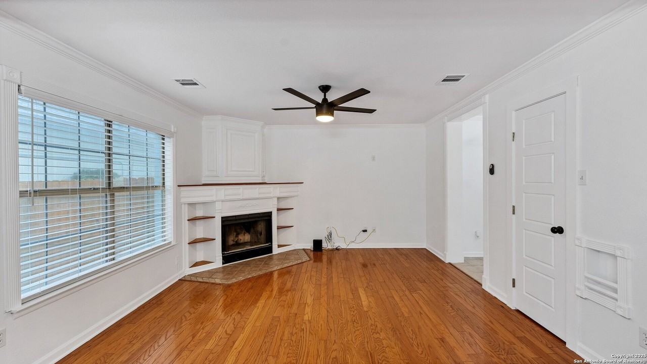 1635 Gruene Cove - Photo 7 of 17