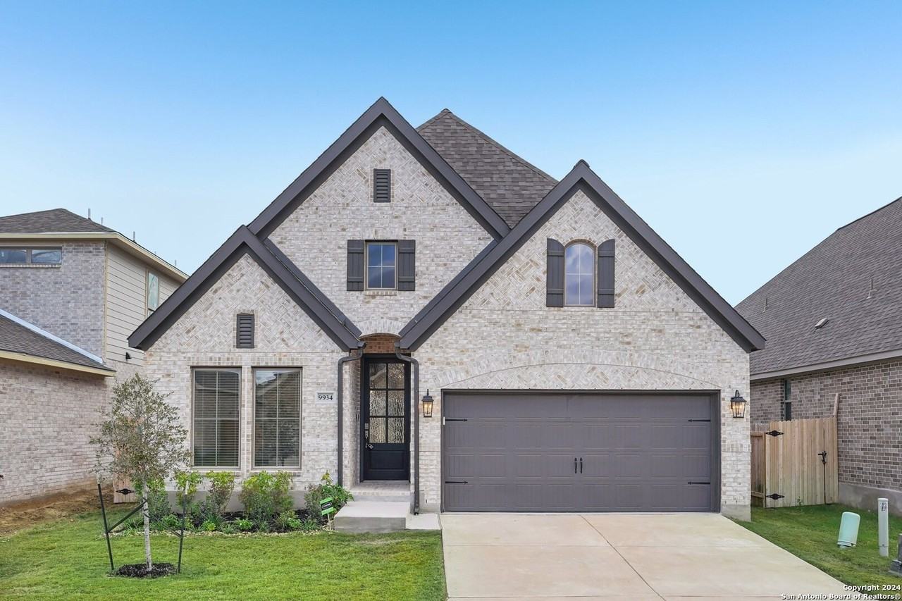 9934 Monstenco Trl - Photo 2 of 44