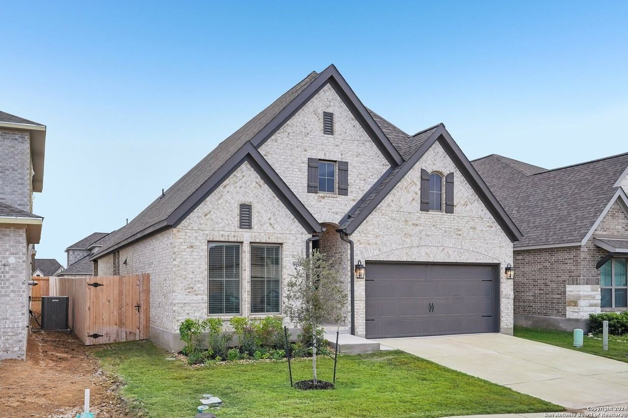 9934 Monstenco Trl - Photo 3 of 44