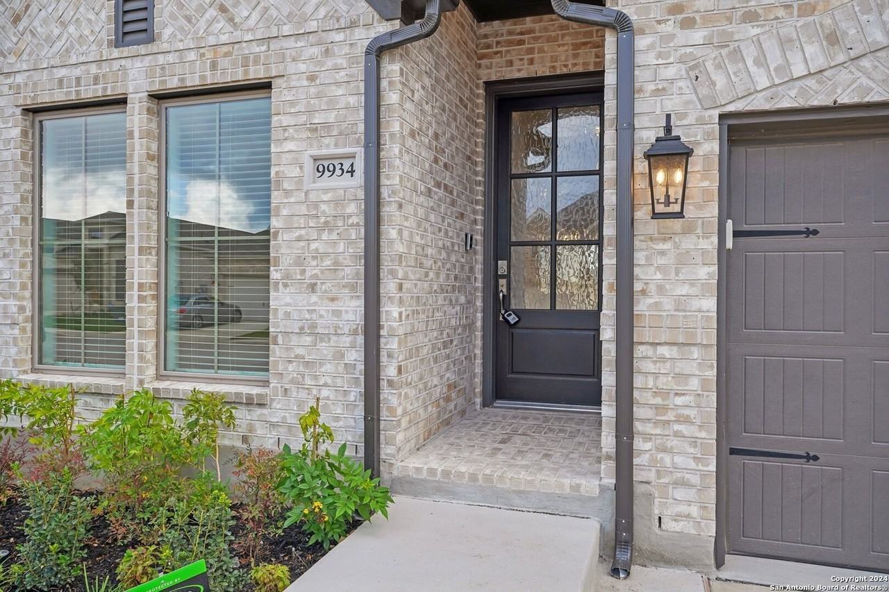 9934 Monstenco Trl - Photo 4 of 44