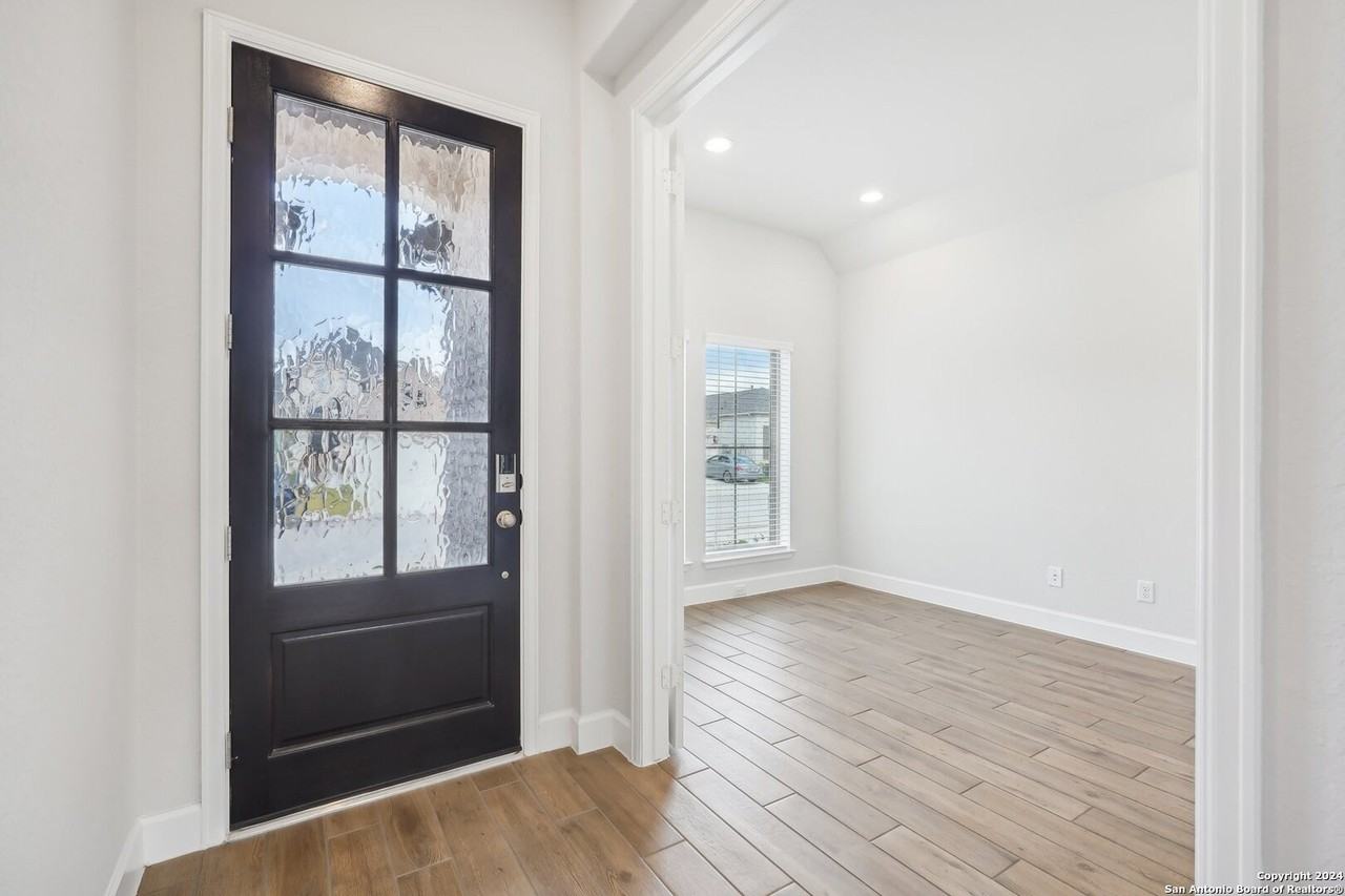 9934 Monstenco Trl - Photo 5 of 44