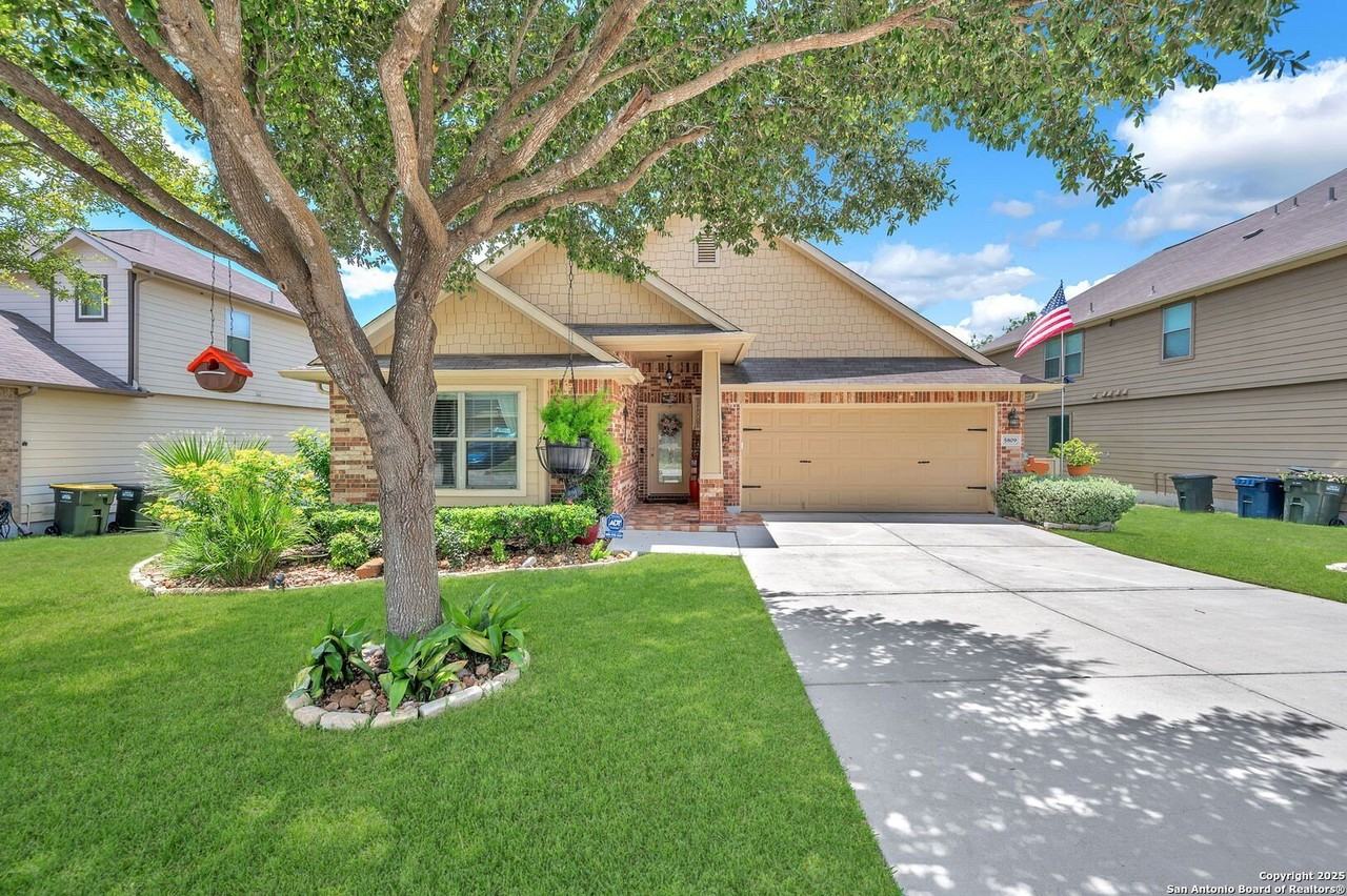 5809 Devonwood St - Photo 2 of 26