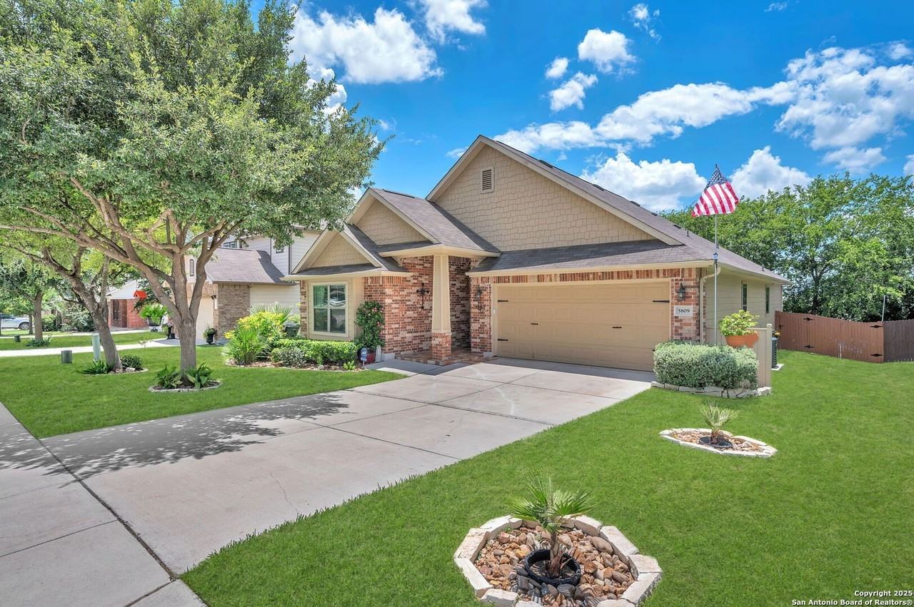 5809 Devonwood St - Photo 3 of 26