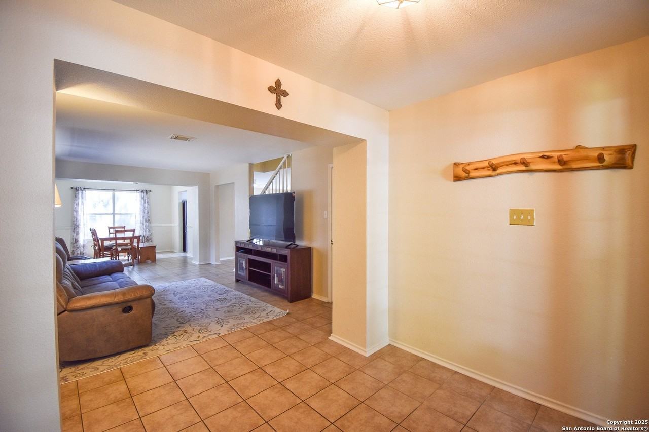 222 Tapwood Ln - Photo 5 of 42