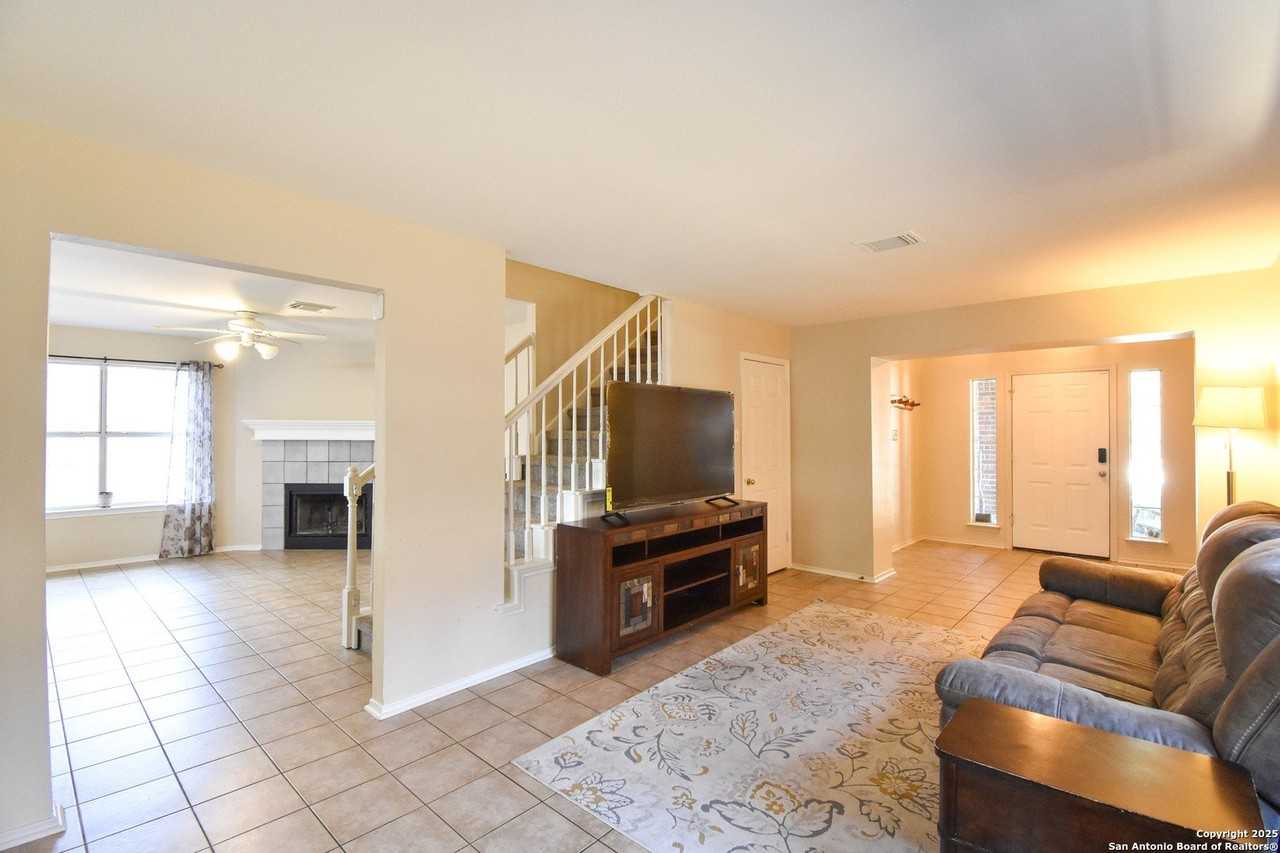 222 Tapwood Ln - Photo 7 of 42