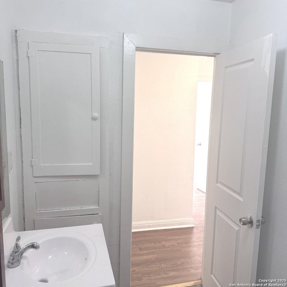 521 Walton Avenue - Photo 4 of 13