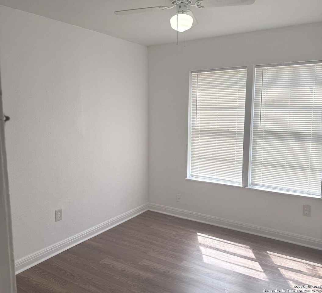 521 Walton Avenue - Photo 5 of 13