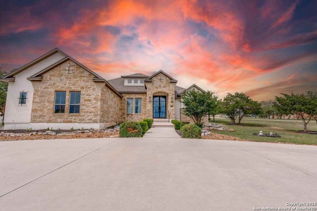 1410 Burgundy - Photo 4 of 44