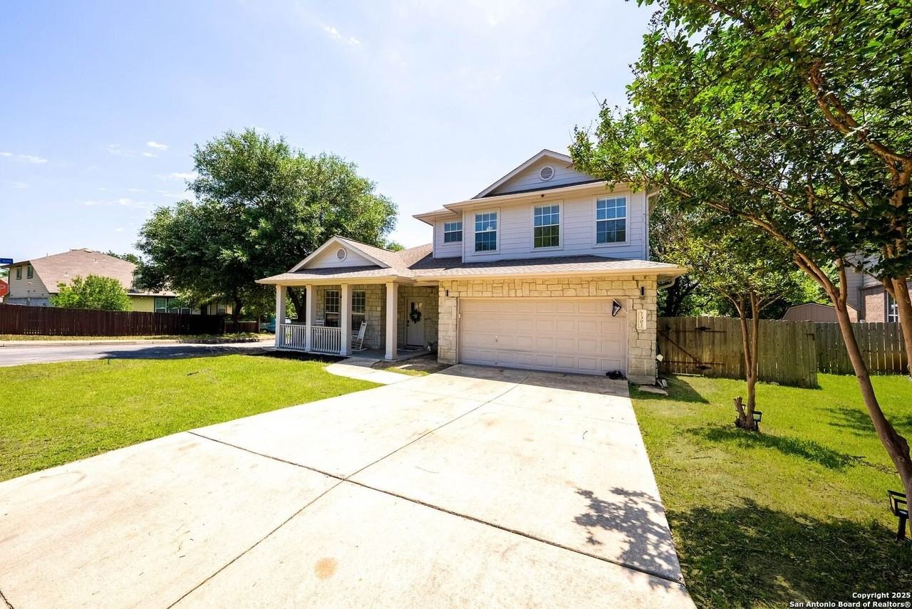 7302 Carriage Bay - Photo 2 of 41