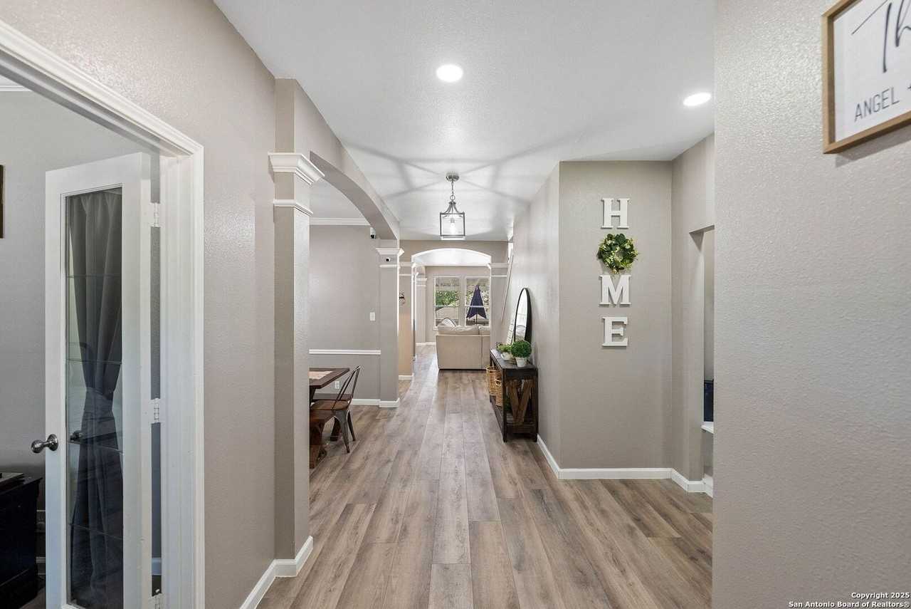 7302 Carriage Bay - Photo 5 of 41