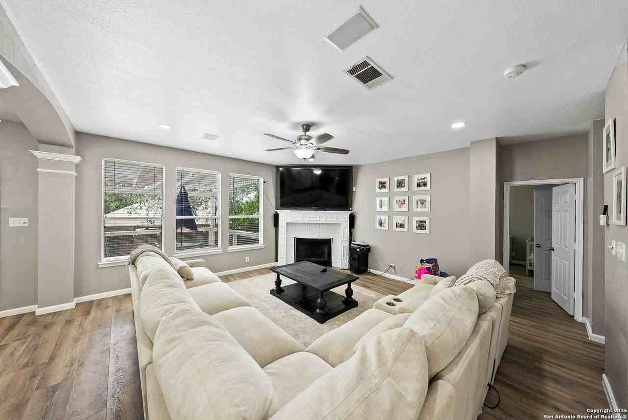 7302 Carriage Bay - Photo 7 of 41