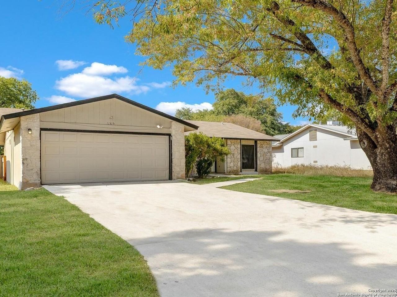 11315 Spring Crest Street - Photo 2 of 20