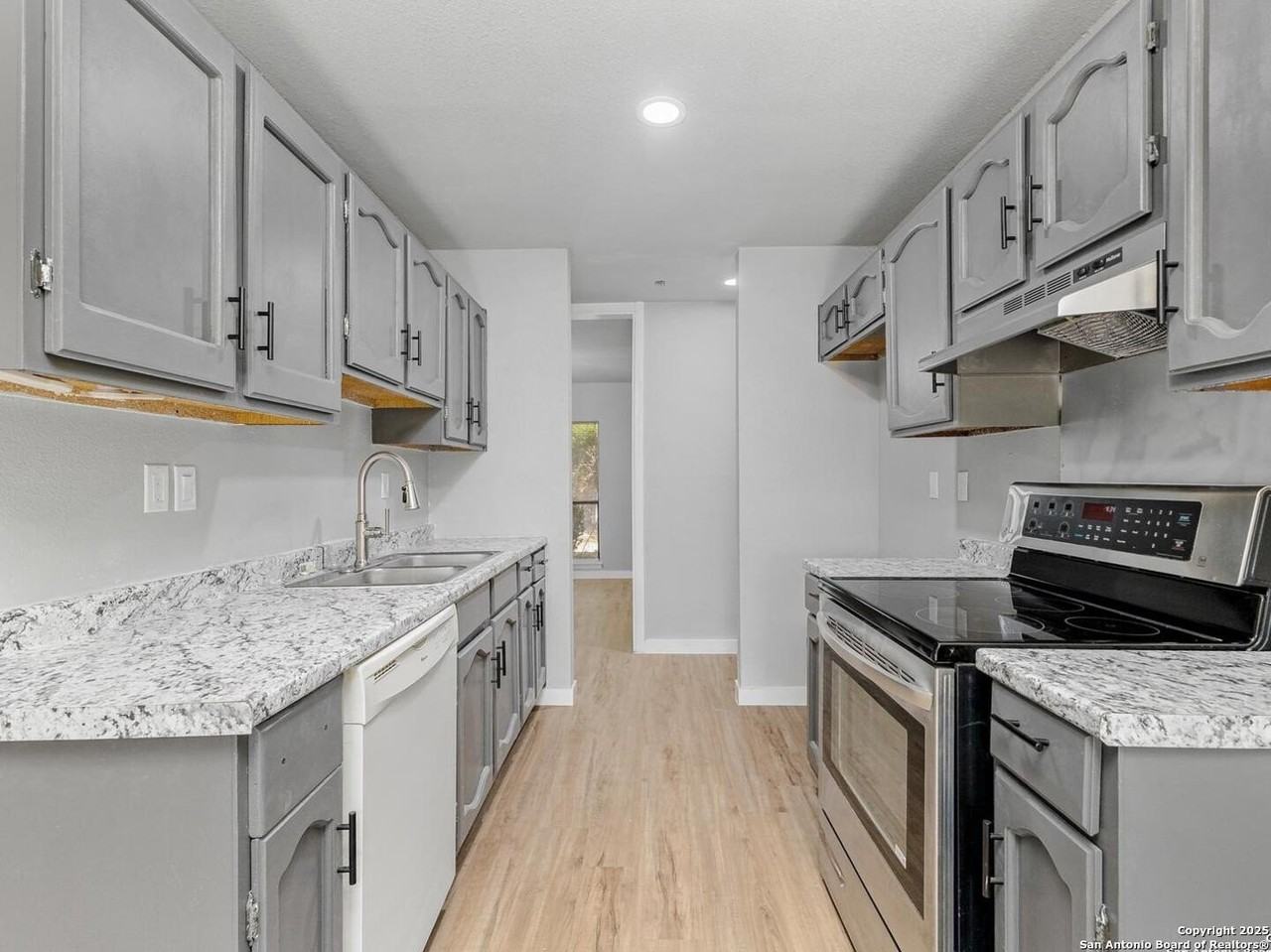 11315 Spring Crest Street - Photo 7 of 20