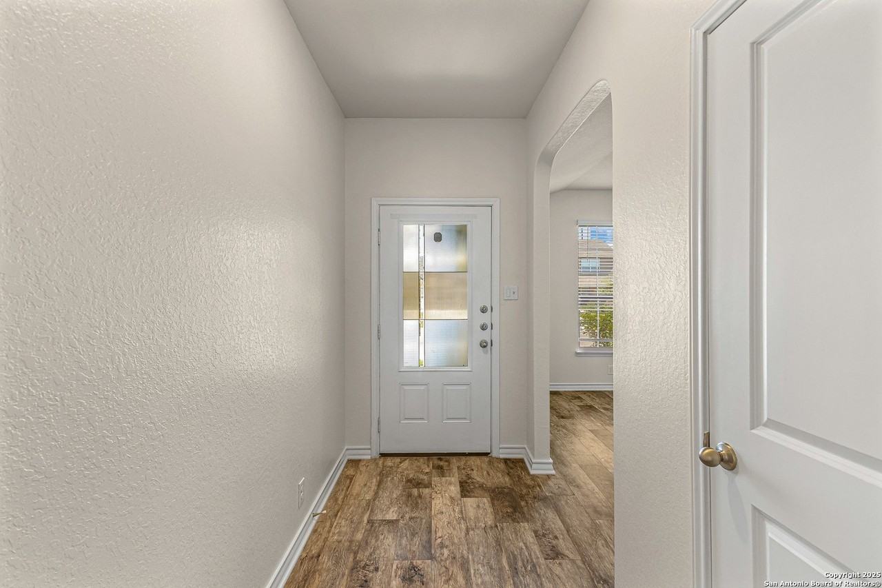 6819 Whisper Grv - Photo 4 of 24