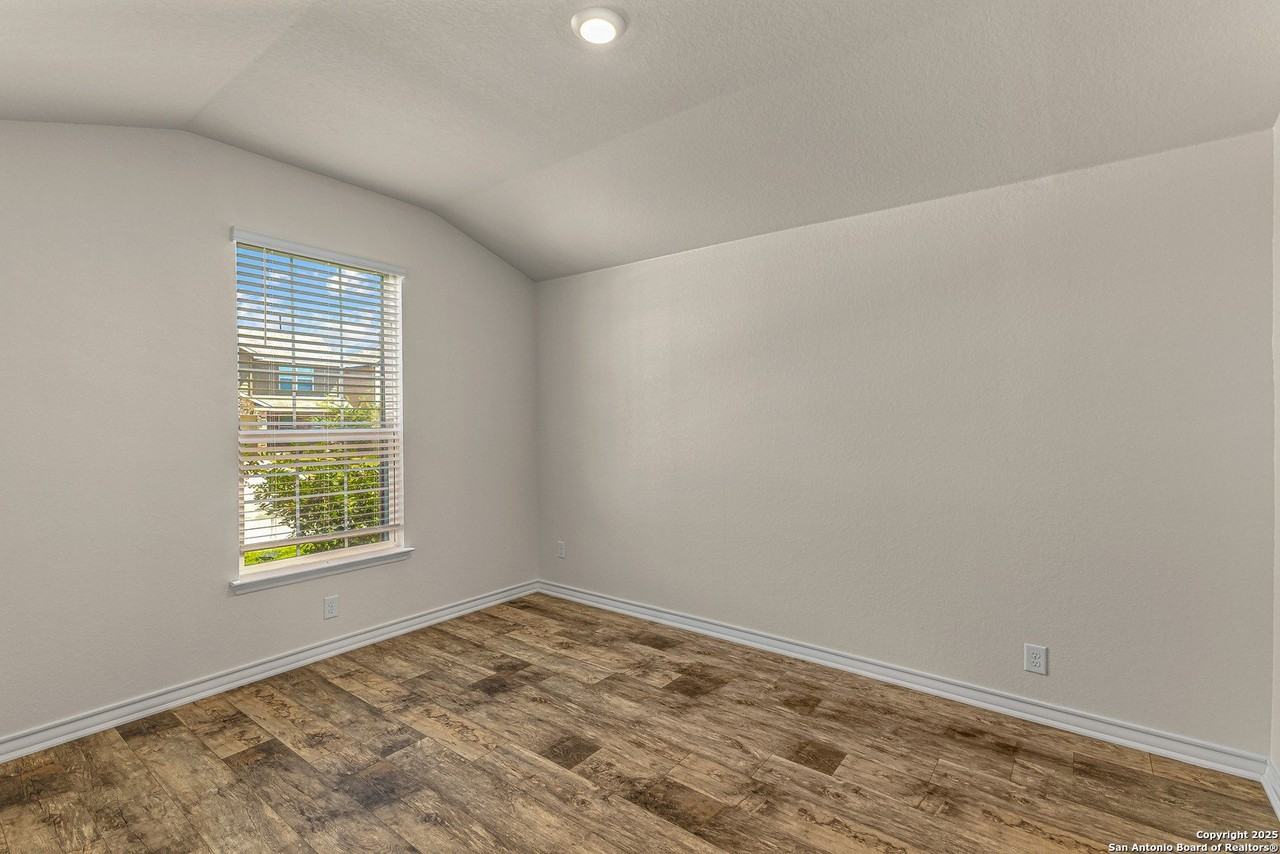 6819 Whisper Grv - Photo 5 of 24