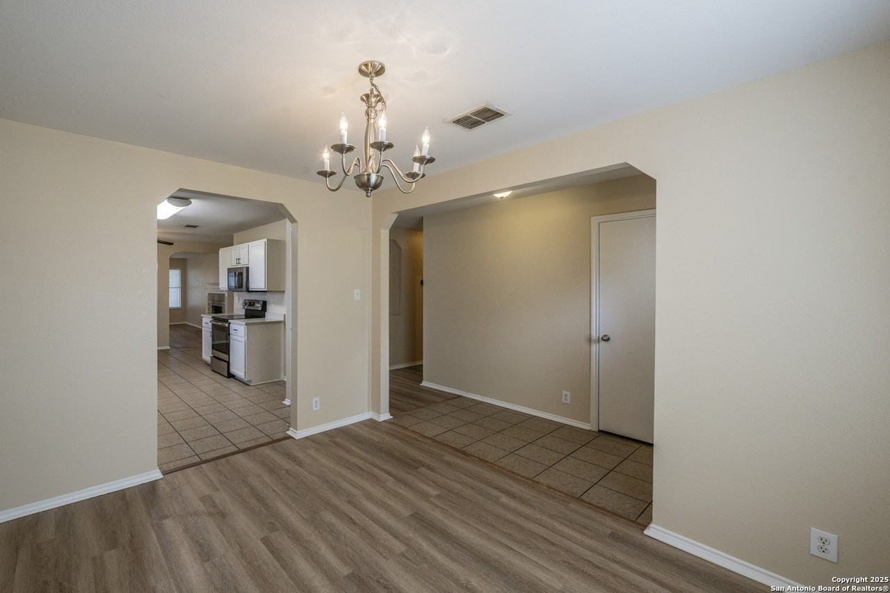 200 Willow Run - Photo 3 of 32